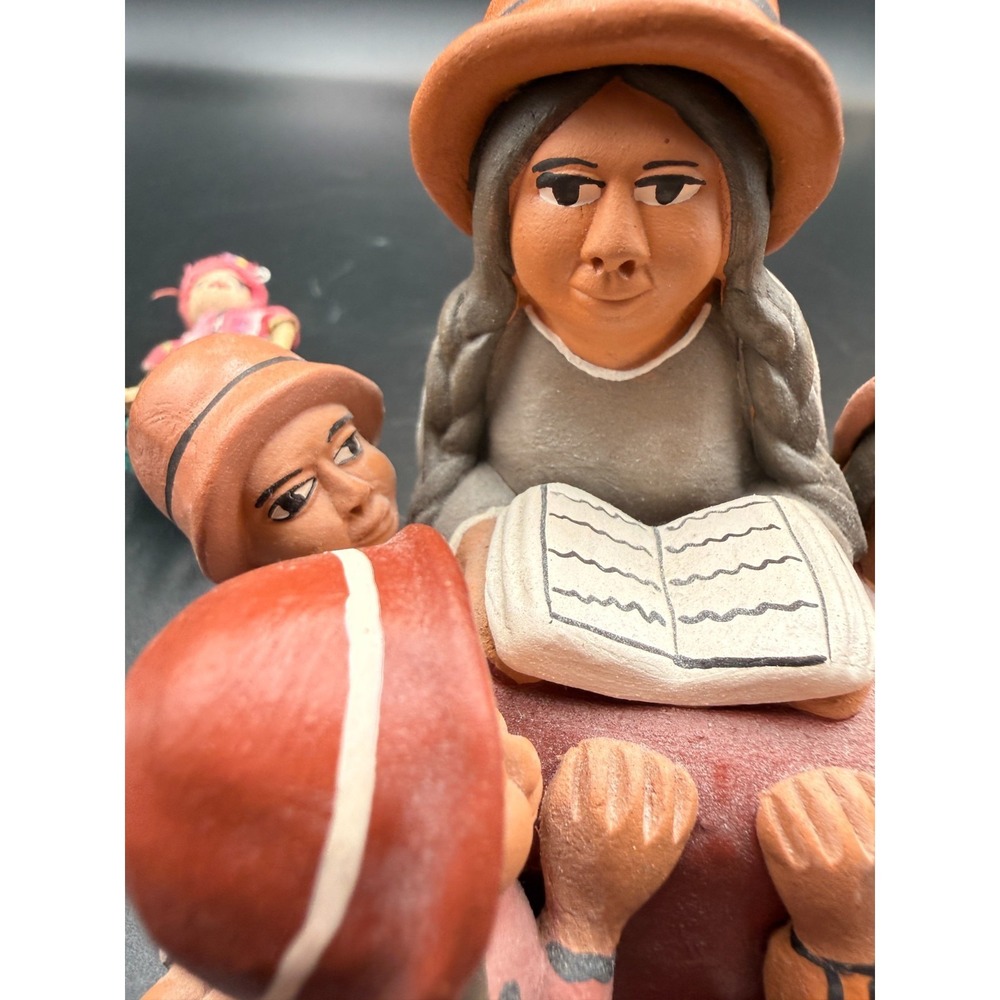 Peruvian Clay Storyteller Signed Maurelio H. w/ 2 Guatemalan Worry Dolls - VTG - Picture 5 of 14